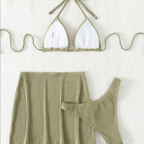 3 Piece Set Bikini - Picture 2 of 5